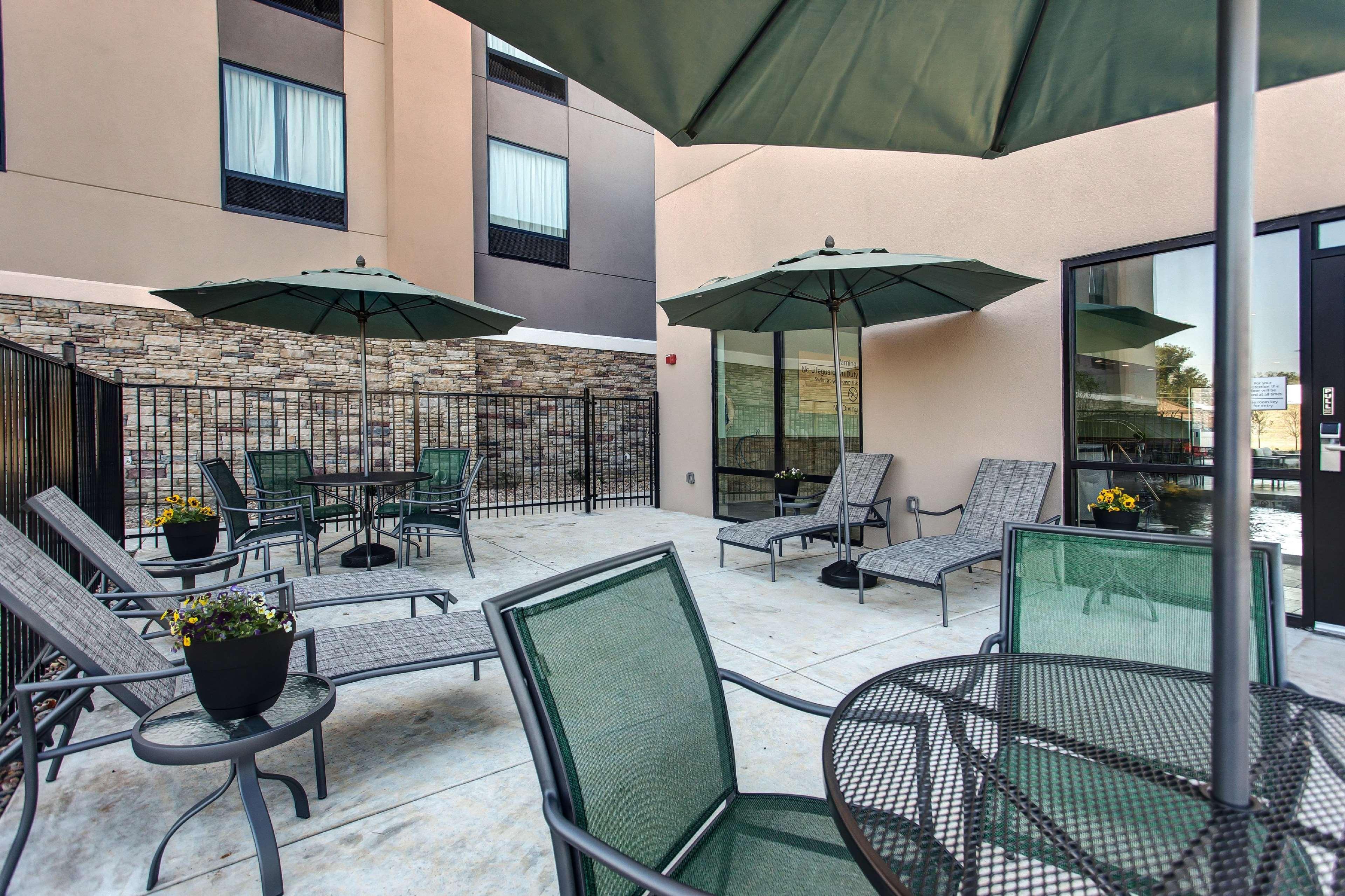 Hampton Inn & Suites-Wichita/Airport, Ks Exterior photo