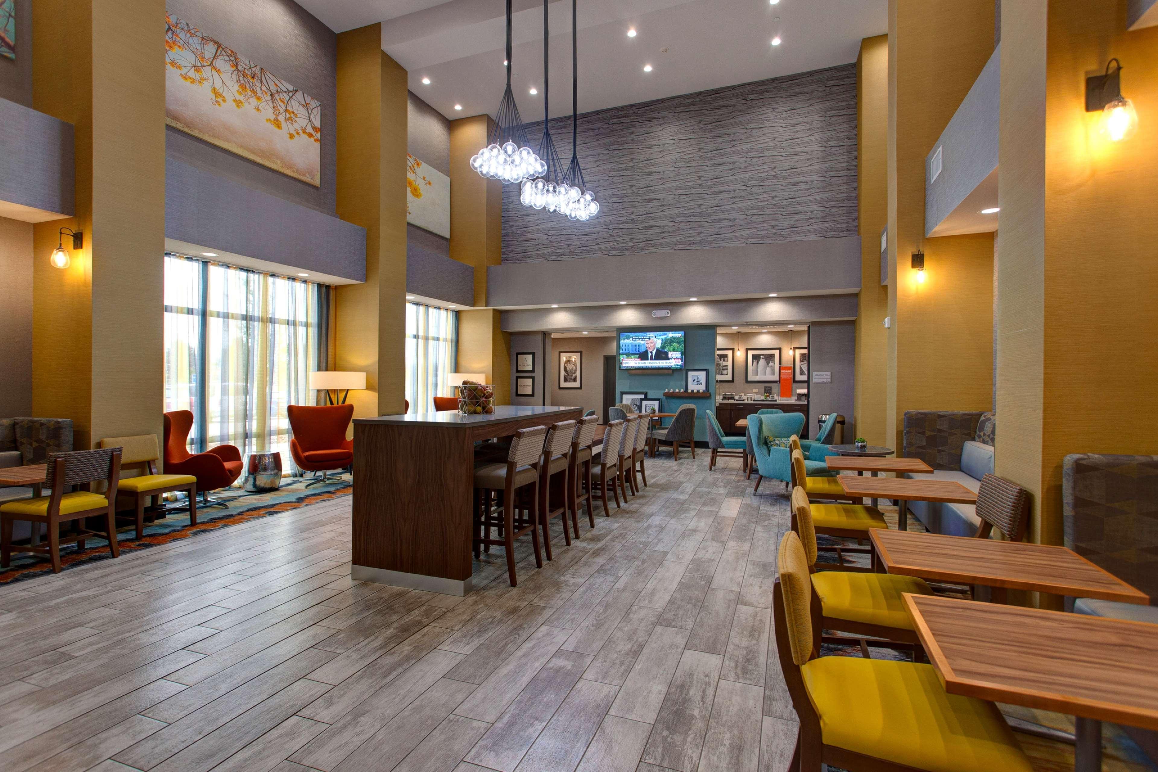 Hampton Inn & Suites-Wichita/Airport, Ks Exterior photo