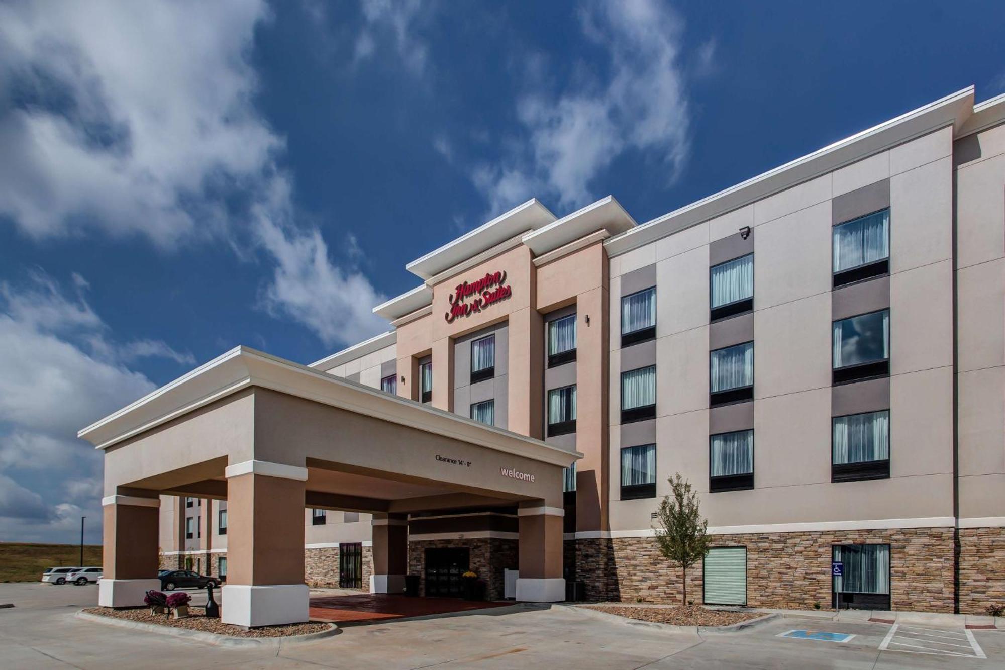 Hampton Inn & Suites-Wichita/Airport, Ks Exterior photo