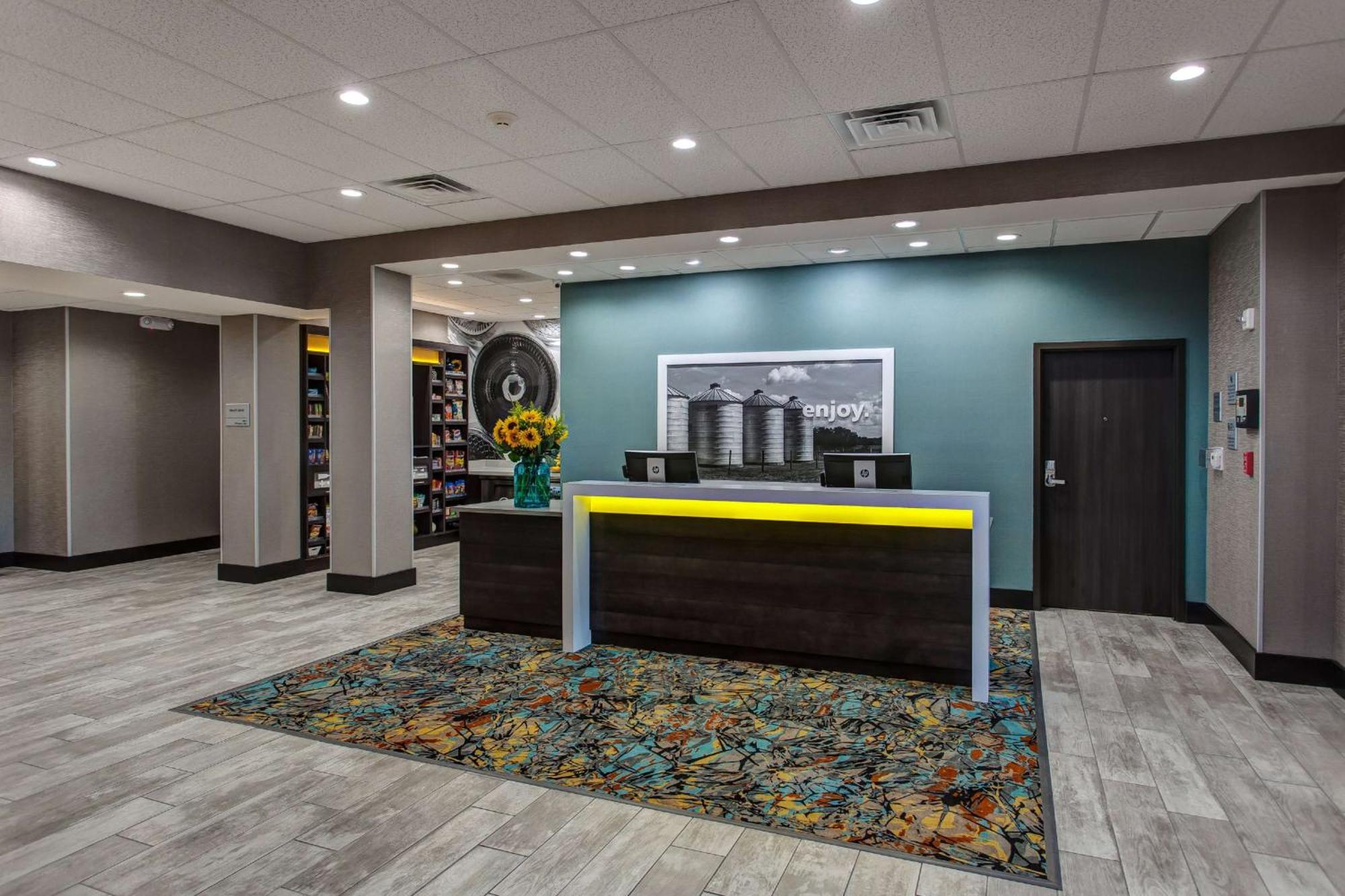 Hampton Inn & Suites-Wichita/Airport, Ks Exterior photo